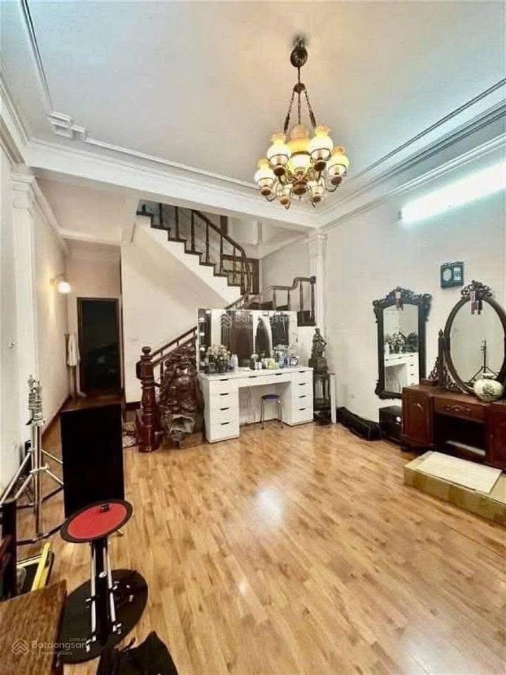 Hoa hậu phân lô ô tô tránh kinh doanh ô chờ thang máy gần hoàng quốc việt
phố đặng thuỳ trâm