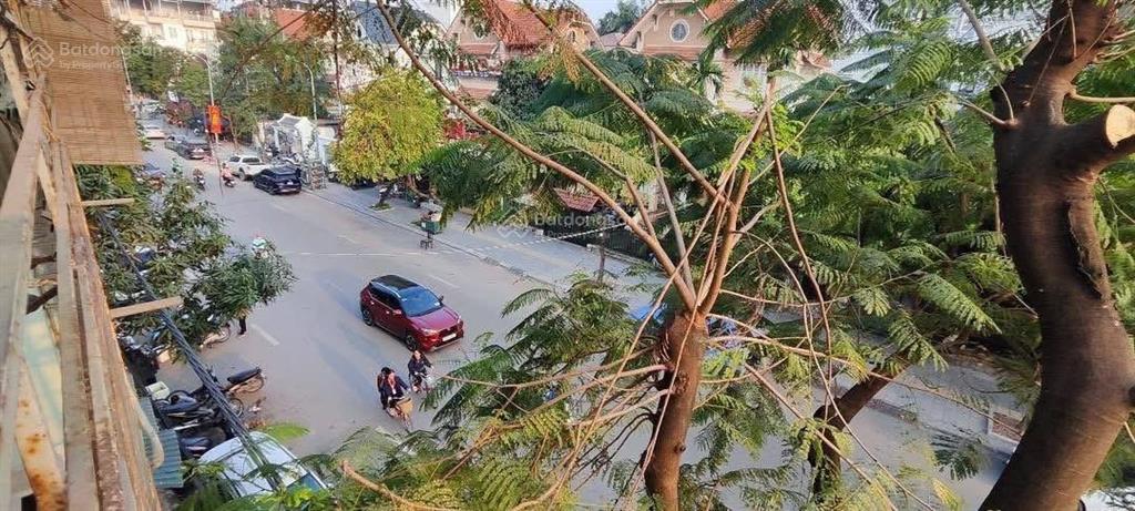 Bán nhà mặt phố hạ yen quyết cầu giấy . kinh doanh sầm uất ngày đêm.55mx3t.mt4m. giá 27,5 tỷ