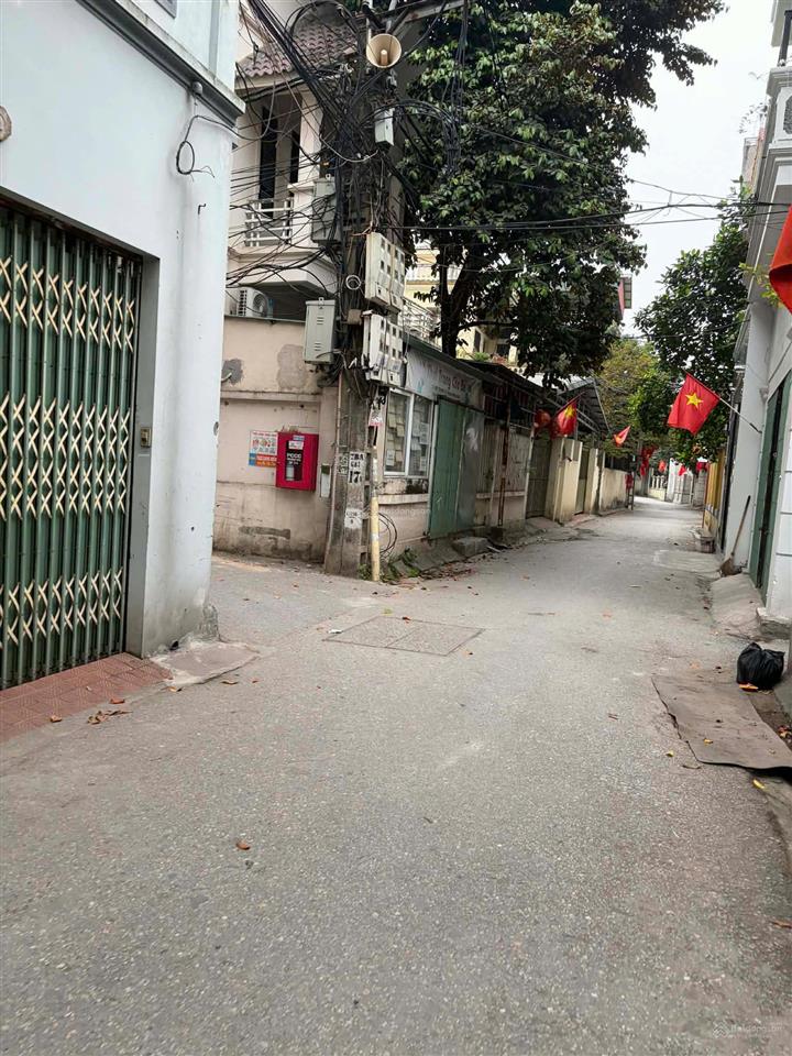Bán 50m2 đất tại giang biên, phường việt hưng. ngõ thông, đường rộng ô tô ra vào tận nhà thoải mái