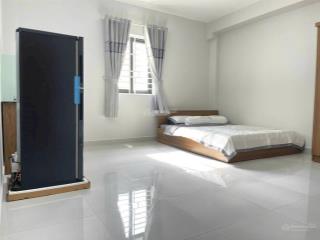 Chdv có cửa sổ trời mới full nội thất ngay công viên làng hoa