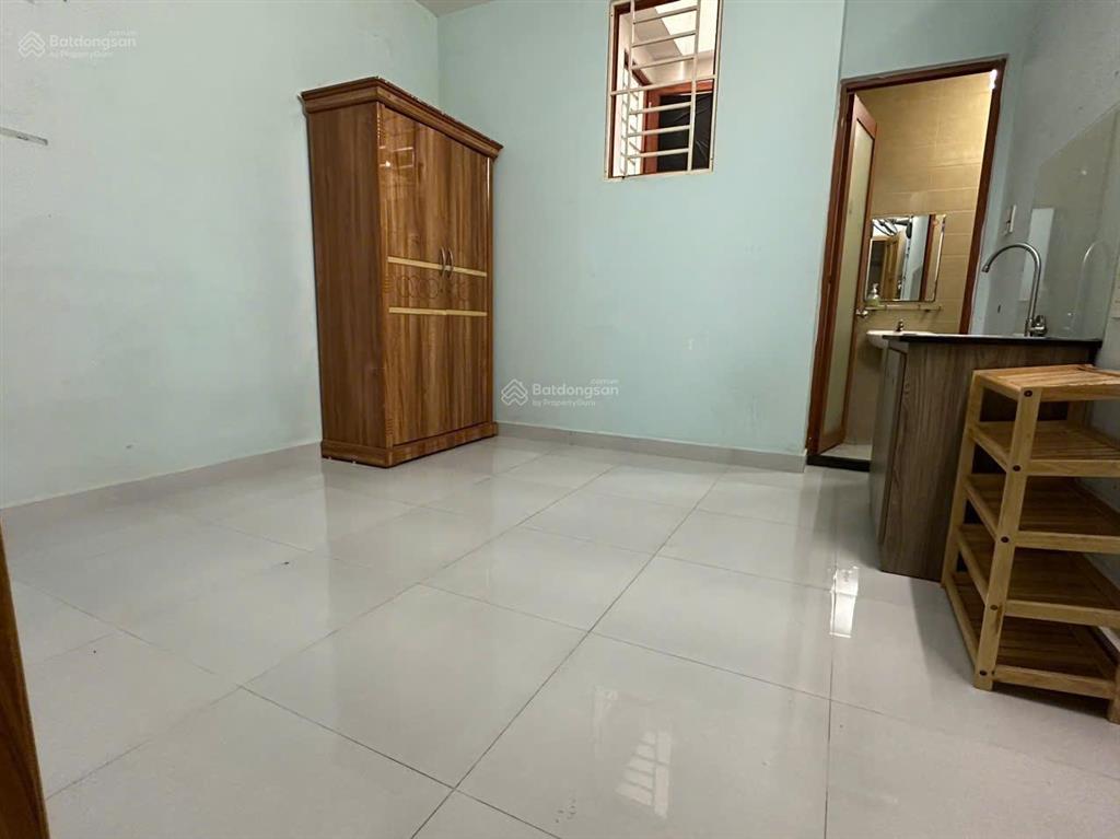 Chdv có cửa sổ trời mới full nội thất ngay công viên làng hoa