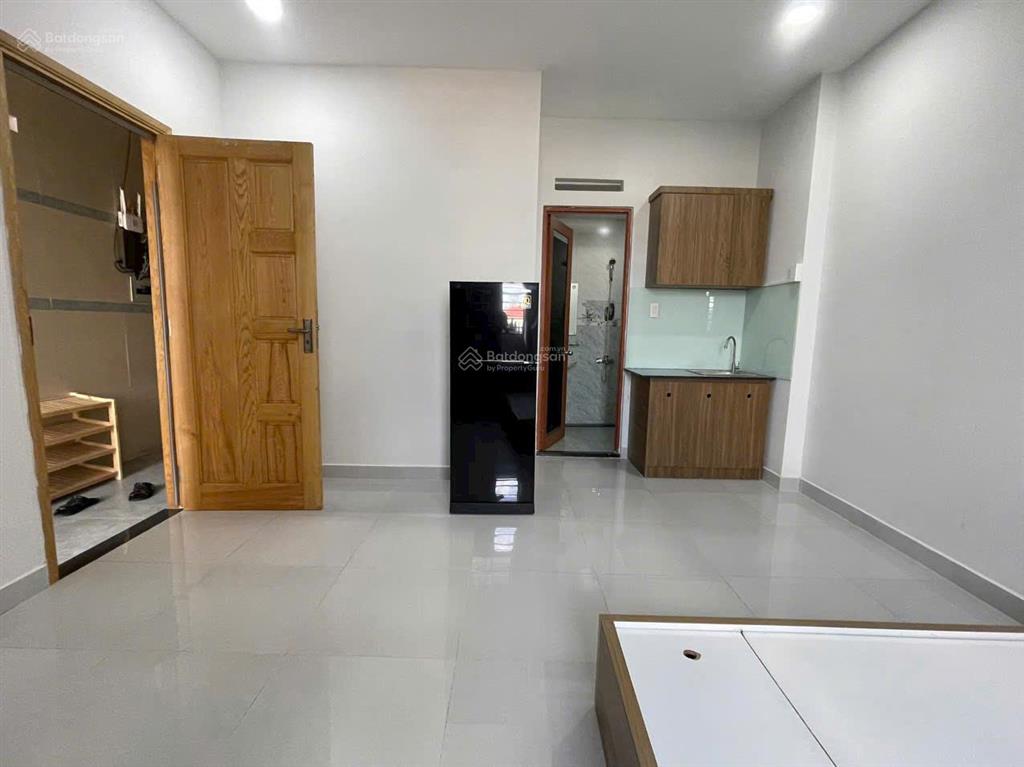 Chdv có cửa sổ trời mới full nội thất ngay công viên làng hoa