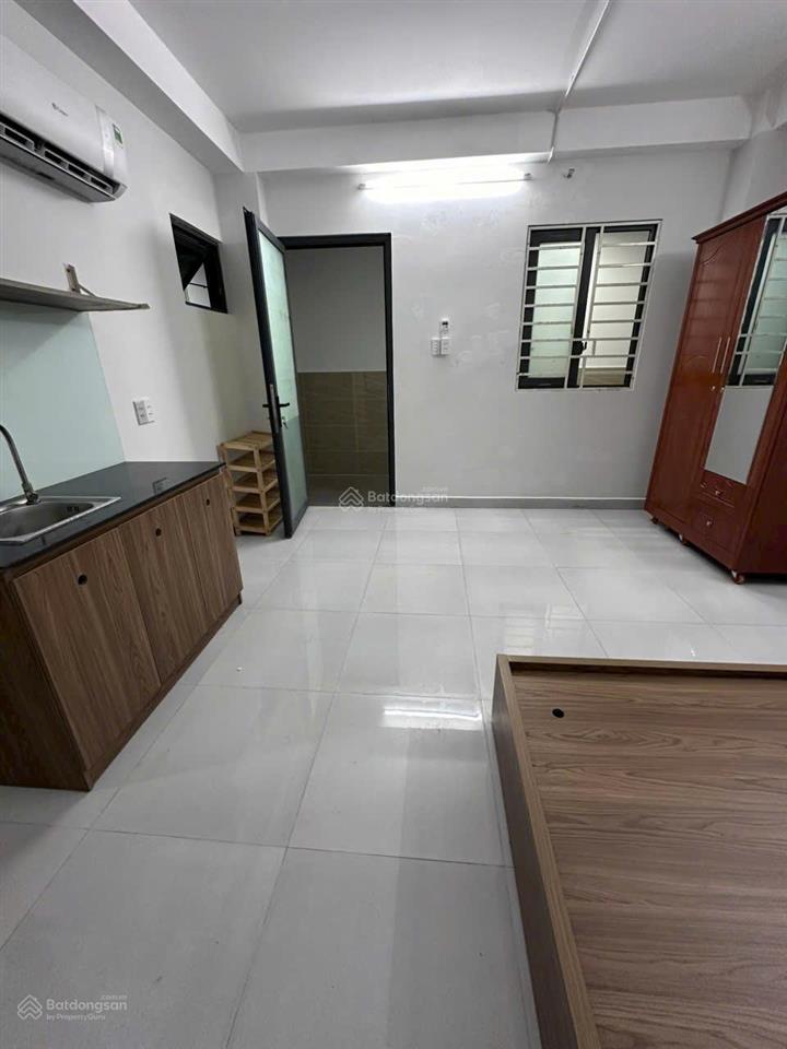 Chdv có cửa sổ trời mới full nội thất ngay công viên làng hoa