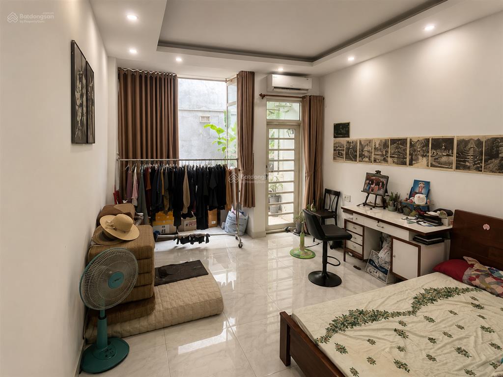 Bán nhà nơ trang long, 3 tầng, 64m2, ngang 4x16m, 2 mặt hẻm trước sau, ô tô đỗ trước cửa.