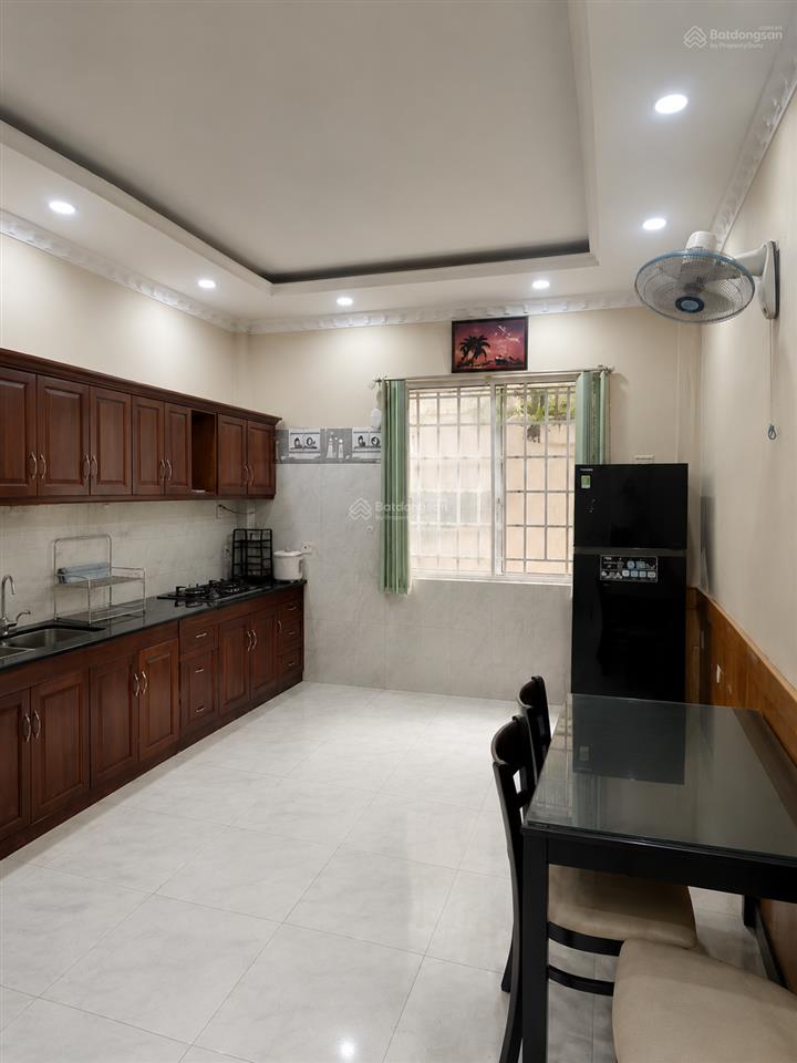 Bán nhà nơ trang long, 3 tầng, 64m2, ngang 4x16m, 2 mặt hẻm trước sau, ô tô đỗ trước cửa.