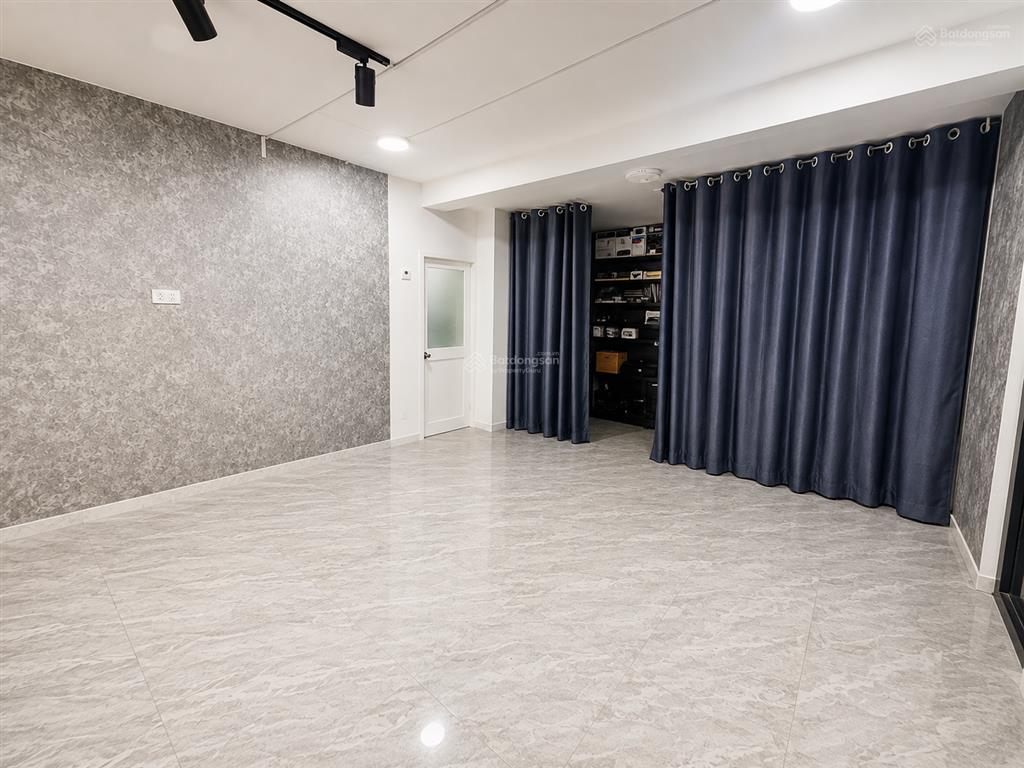 Bán nhà nguyễn cửu vân, 3 tầng, 55m2, ngang 5x11m, hẻm xe tải, khu dân trí cao.
