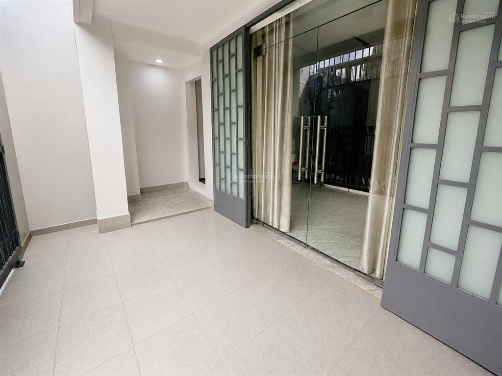 Bán nhà nguyễn cửu vân, 3 tầng, 55m2, ngang 5x11m, hẻm xe tải, khu dân trí cao.