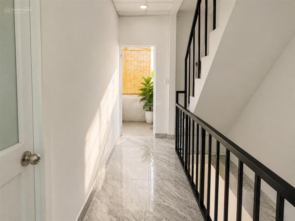 Bán nhà nguyễn cửu vân, 3 tầng, 55m2, ngang 5x11m, hẻm xe tải, khu dân trí cao.
