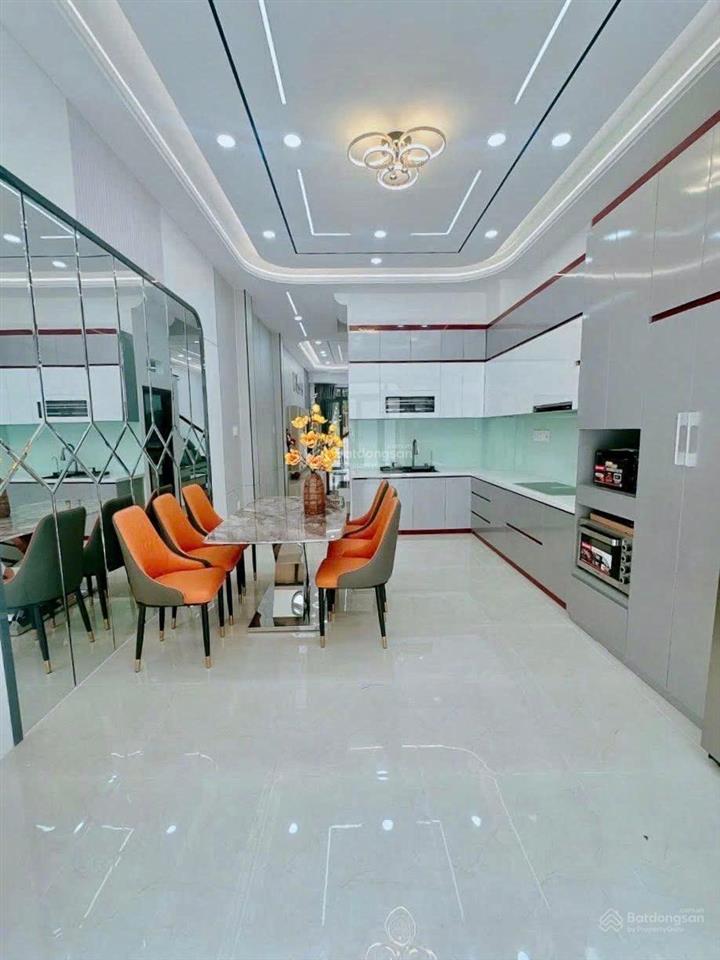 Bán nhà 4 tầng, gần ngã tư bình hoà, nhà mới 100%, tặng full nội thất ở ngay
