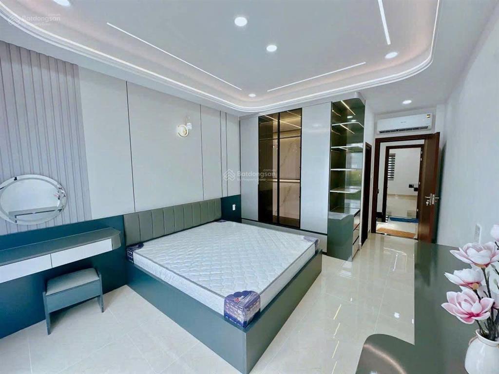Bán nhà 4 tầng, gần ngã tư bình hoà, nhà mới 100%, tặng full nội thất ở ngay