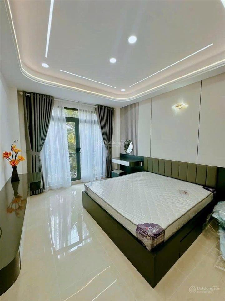 Bán nhà 4 tầng, gần ngã tư bình hoà, nhà mới 100%, tặng full nội thất ở ngay