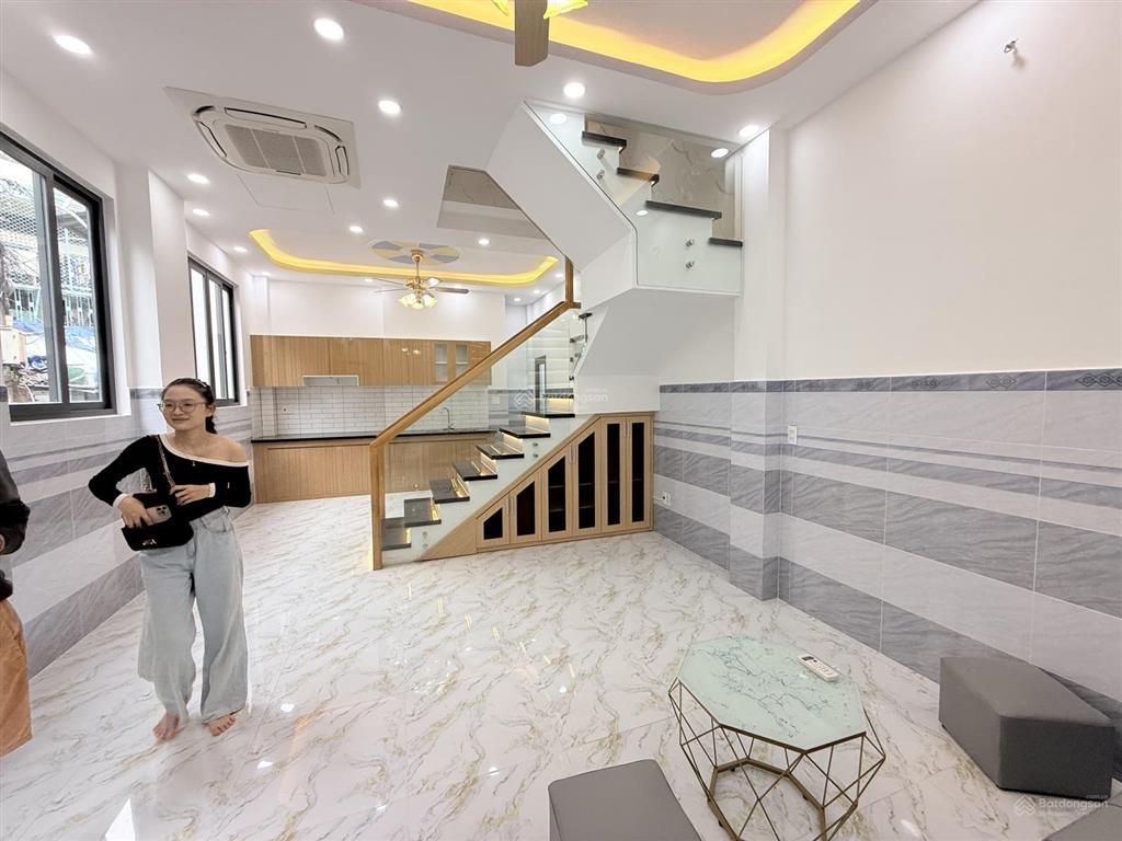 Bán nhà bạch đằng, 4 tầng, nhà mới 100%, ngang 8.5m, hoàn công đủ 120m2, tặng nội thất