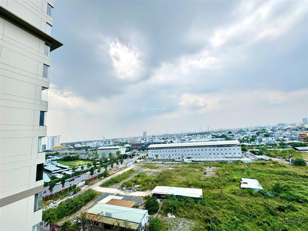 Chính chủ bán gấp neo 81m2 2pn/2wc chỉ 4.5 tỷ, sổ hồng sẵn, nhà đẹp view thoáng mát.  0979 885 ***