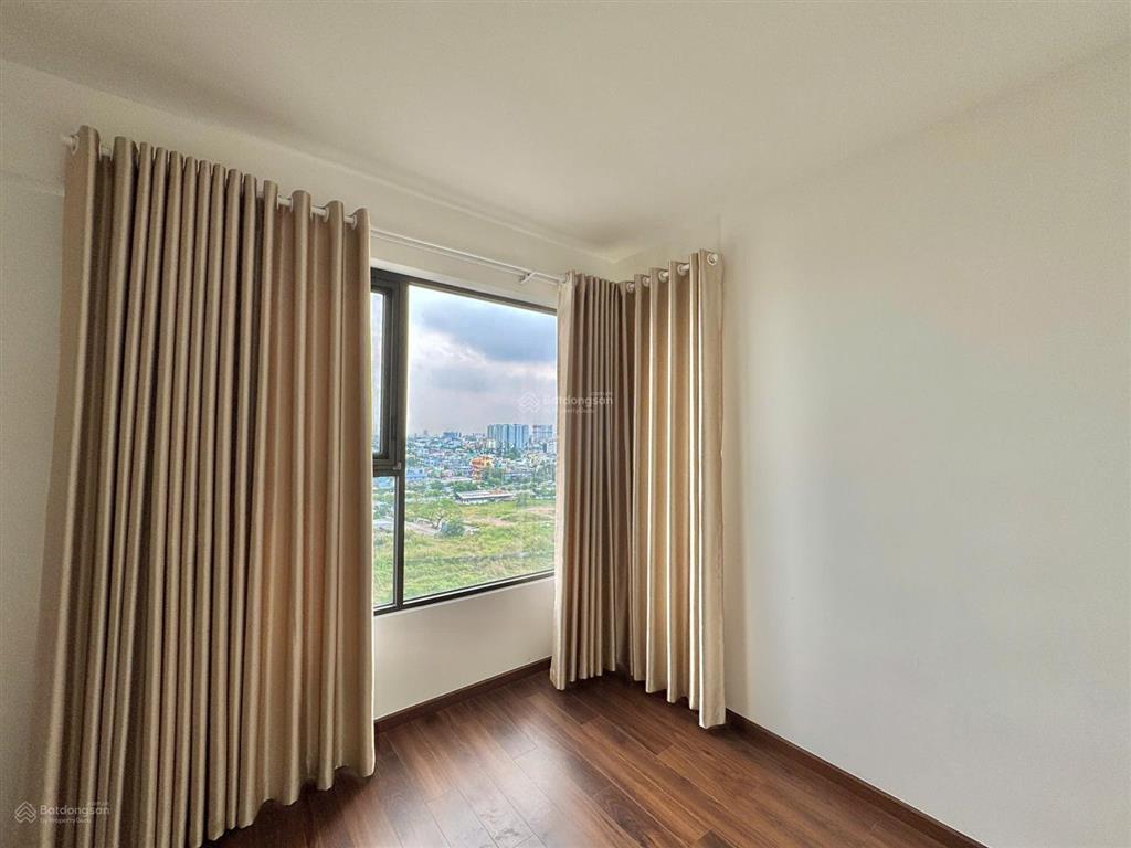 Chính chủ bán gấp neo 81m2 2pn/2wc chỉ 4.5 tỷ, sổ hồng sẵn, nhà đẹp view thoáng mát.  0979 885 ***