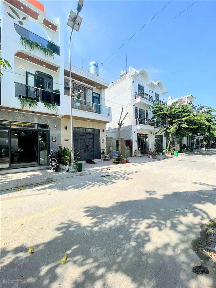Hoa hồng 1% gủi a chị e nhận đủ ban nhà mới thạnh xuân đường 12 mét xây 2 lầu tặng full nội thất