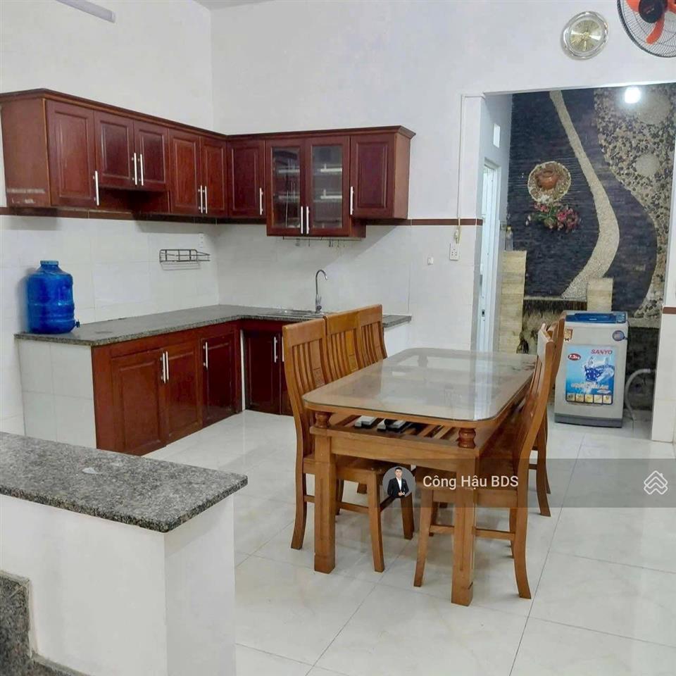 Nhà 2 tầng sổ hoàn công. dt 64m2 (4x 16m) odt 100%. gồm 3pn. đường 7m. gần vincom. giá 4.38 tỷ