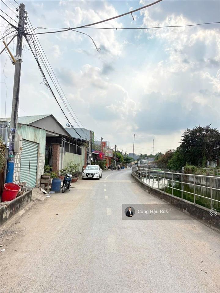 Lô đất mt vàm suối, p. đông hòa. gần tuyến metro. dt 91.8m2 (4.7x19.6m) đường 7m. giá 3,9 tỷ tl