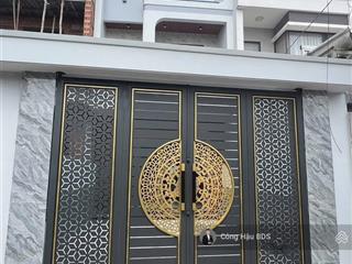 Nhà 2 tầng vừa hoàn thiện. gồm 3pn 3wc. sân xe hơi. dt 129.8m2 (5x 26m). d/c p. dĩ an. giá 5.8