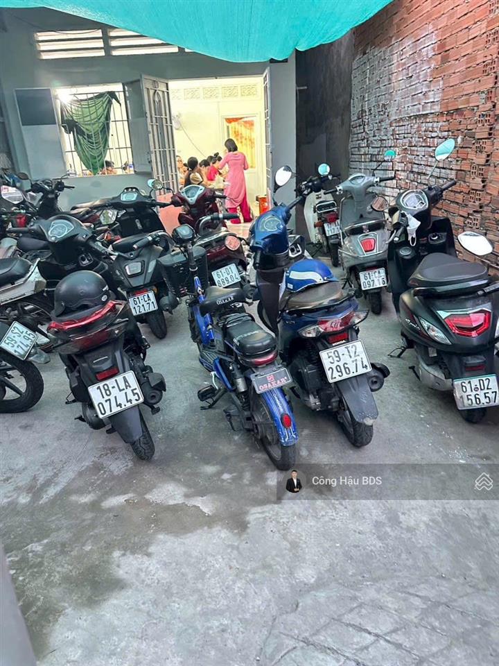 Bán đất tặng nhà cấp 4. đường nguyễn du p. dĩ an. gần cụm trường học. dt 150m2 (5x 30m). giá 4.9