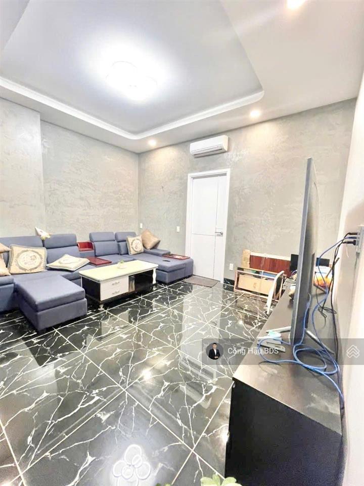 Nhà 3 tầng khu trung tâm. cách tttm bigc go! chỉ 5p. dt 143.2m2. đường 5m. giá 6.5 tỷ tl