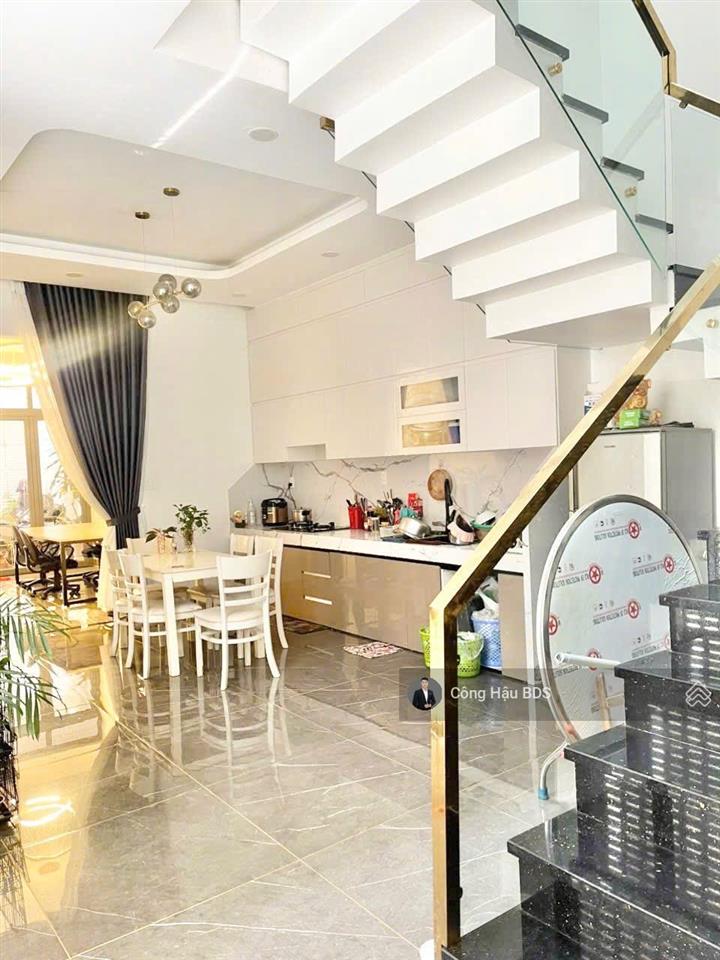 Nhà 3 tầng khu trung tâm. cách tttm bigc go! chỉ 5p. dt 143.2m2. đường 5m. giá 6.5 tỷ tl