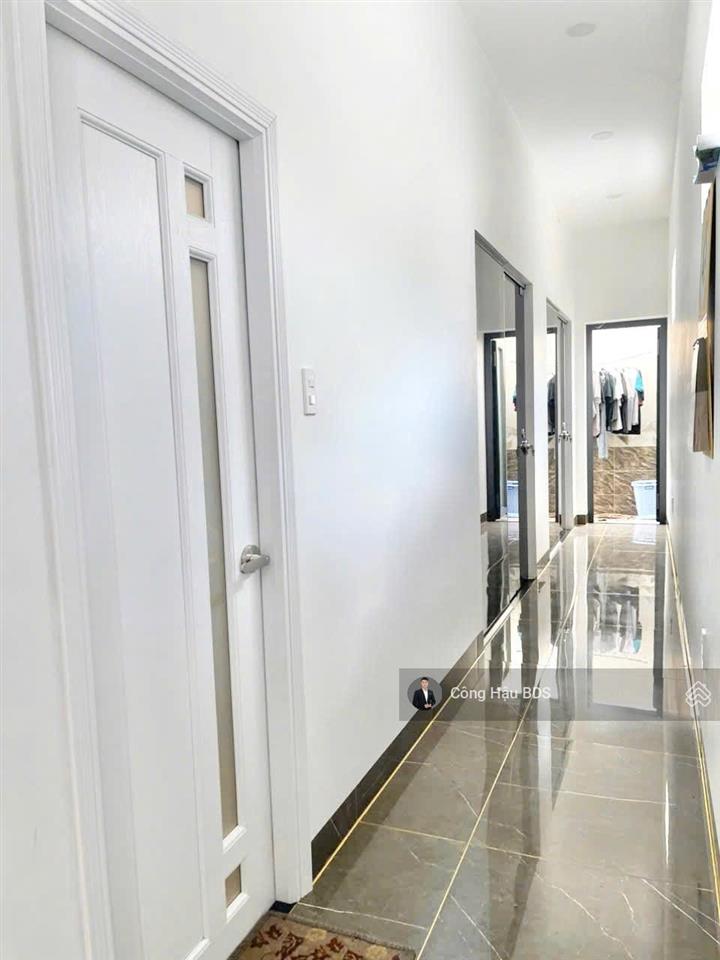 Nhà 3 tầng khu trung tâm. cách tttm bigc go! chỉ 5p. dt 143.2m2. đường 5m. giá 6.5 tỷ tl