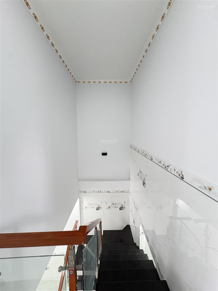 Nhà 2 tầng gần tttm bigc go! p. đông hòa. dt 60m2. đường 5m. gồm 2pn  2wc. giá 4,25 tỷ tl