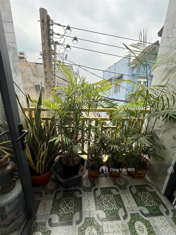 Nhà 2 tầng gần tttm bigc go! p. đông hoà. dt 60m2. đường 5m. gồm 2pn 2wc. giá 4.25 tỷ tl