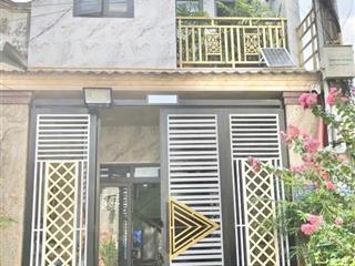 Nhà 2 tầng gần tttm bigc go! p. đông hoà. dt 60m2. đường 5m. gồm 2pn 2wc. giá 4.25 tỷ tl