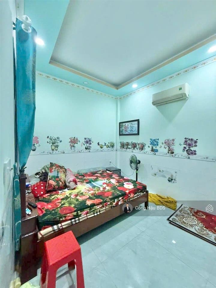 Nhà 2 tầng gần tttm bigc go! p. đông hoà. dt 60m2. đường 5m. gồm 2pn 2wc. giá 4.25 tỷ tl