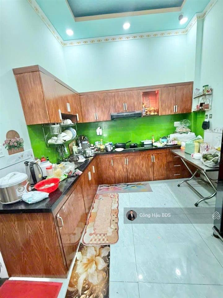 Nhà 2 tầng gần tttm bigc go! p. đông hoà. dt 60m2. đường 5m. gồm 2pn 2wc. giá 4.25 tỷ tl
