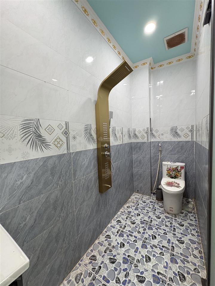 Nhà 2 tầng gần tttm bigc go! p. đông hòa. dt 60m2. đường 5m. gồm 2pn  2wc. giá 4,25 tỷ tl