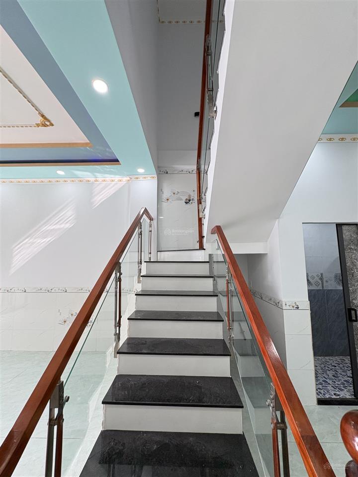 Nhà 2 tầng gần tttm bigc go! p. đông hòa. dt 60m2. đường 5m. gồm 2pn  2wc. giá 4,25 tỷ tl