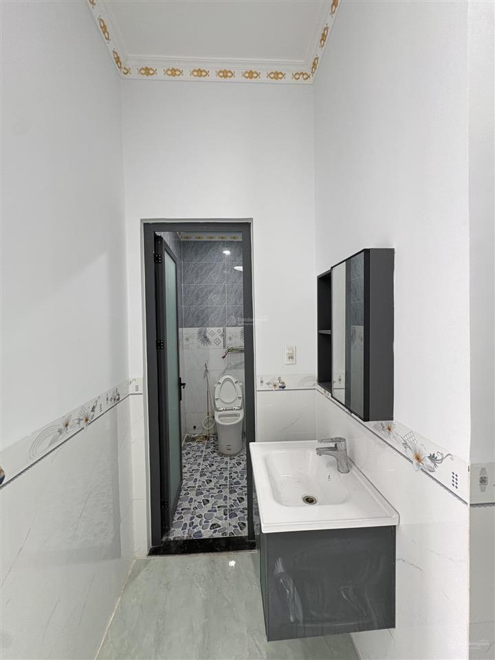 Nhà 2 tầng gần tttm bigc go! p. đông hòa. dt 60m2. đường 5m. gồm 2pn  2wc. giá 4,25 tỷ tl