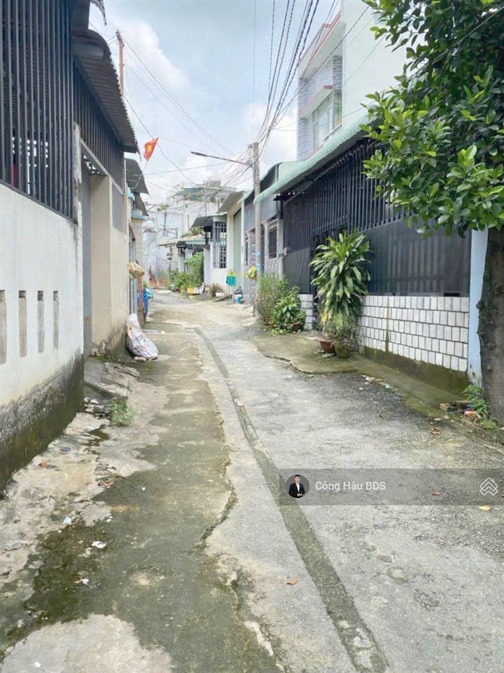 Nhà 2 tầng gần làng dhqg tp.hcm. dt 148.3m2. odt 92.1m2. đường ô tô. gồm 3pn 2wc. giá 3.9 tỷ tl