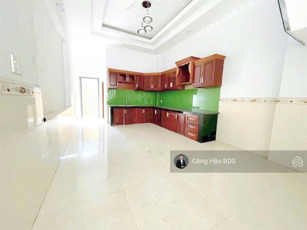 Nhà 2 tầng gần làng dhqg tp.hcm. dt 148.3m2. odt 92.1m2. đường ô tô. gồm 3pn 2wc. giá 3.9 tỷ tl