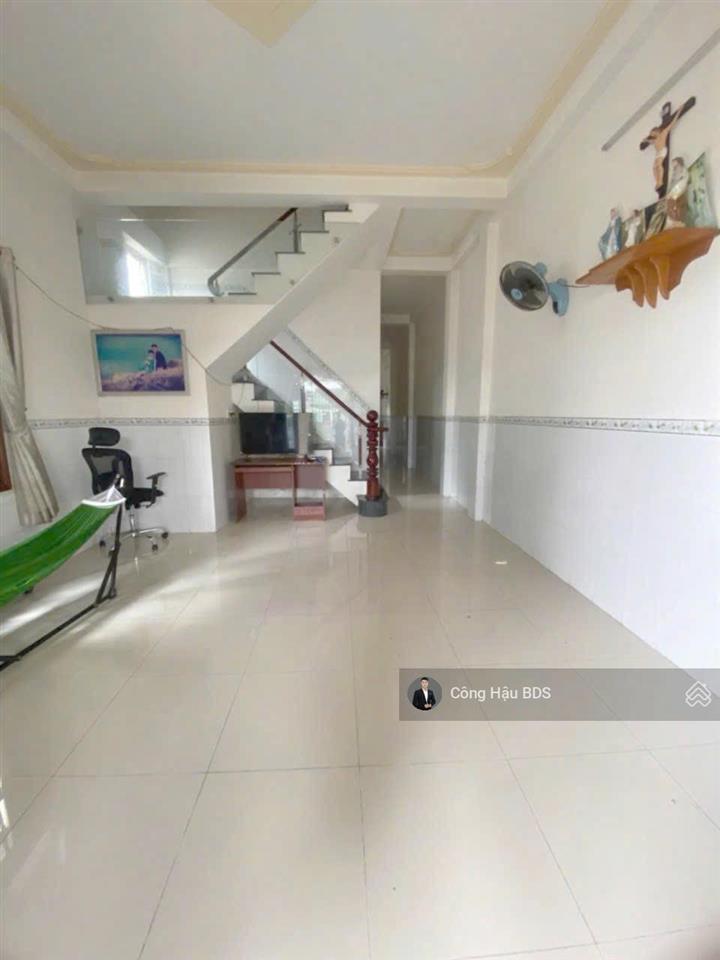 Nhà 2 tầng gần làng dhqg tp.hcm. dt 148.3m2. odt 92.1m2. đường ô tô. gồm 3pn 2wc. giá 3.9 tỷ tl