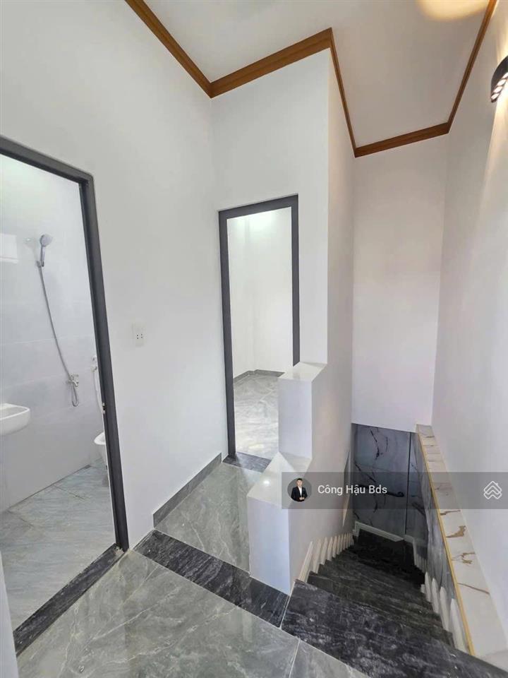 Nhà 2 tầng gần bv dĩ an. giá 2.45 tỷ tl. dt 60m2 (6x10m) gồm 3pn 2wc. đường nhựa 3.5m.