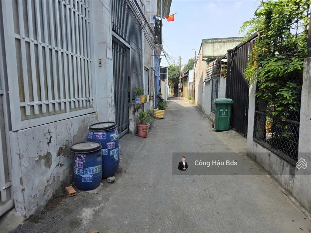 Nhà 2 tầng gần bv dĩ an. giá 2.45 tỷ tl. dt 60m2 (6x10m) gồm 3pn 2wc. đường nhựa 3.5m.