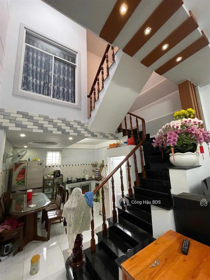 Nhà trệt lửng lầu 3pn 2wc. dt 54m2. odt 100%. đường 4m thông. gần bv dĩ an. giá 2.99 tỷ tl