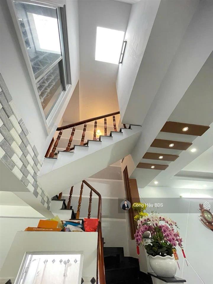 Nhà trệt lửng lầu 3pn 2wc. dt 54m2. odt 100%. đường 4m thông. gần bv dĩ an. giá 2.99 tỷ tl