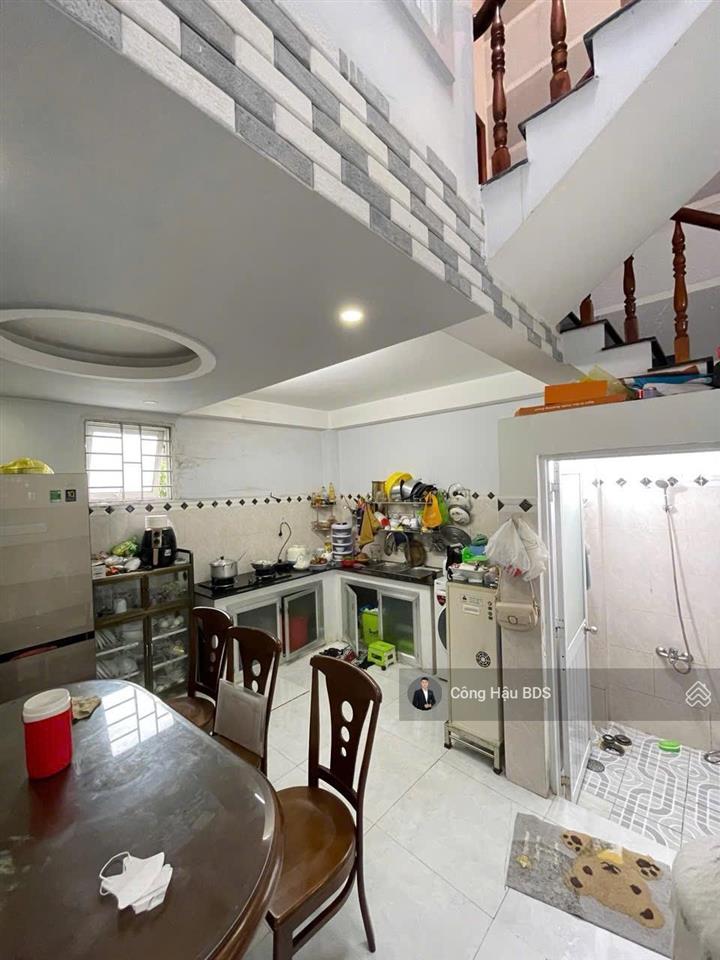 Nhà trệt lửng lầu 3pn 2wc. dt 54m2. odt 100%. đường 4m thông. gần bv dĩ an. giá 2.99 tỷ tl
