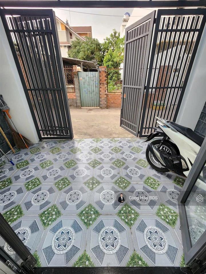 Nhà 2 tầng p. đông hoà gần bigc go! dt 71m2 (5x 14.3m). gồm 3pn 2wc. đường 5m. giá 4.35 tỷ tl