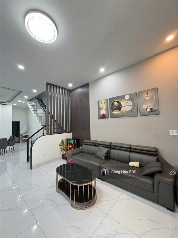 Nhà 2 tầng mới 90%. thiết kế hiện đại. p. đông hoà. dt 100m2 (5x20m). gồm 4pn 4wc. giá 7.3 tỷ tl