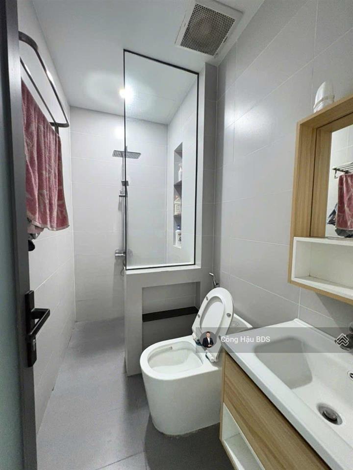 Nhà 2 tầng mới 90%. thiết kế hiện đại. p. đông hoà. dt 100m2 (5x20m). gồm 4pn 4wc. giá 7.3 tỷ tl