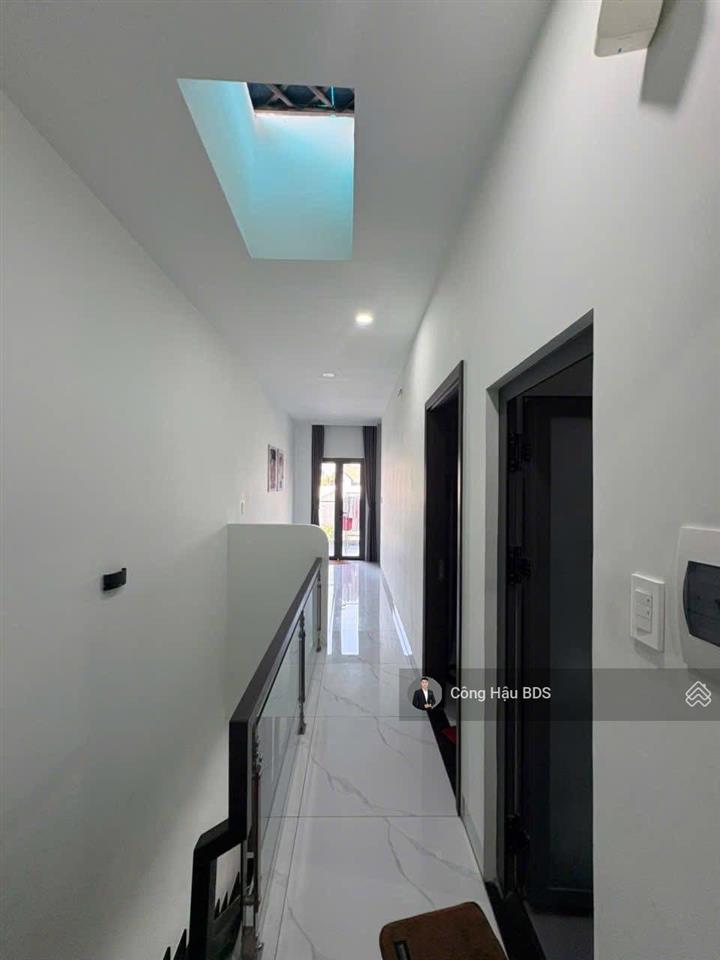 Nhà 2 tầng mới 90%. thiết kế hiện đại. p. đông hoà. dt 100m2 (5x20m). gồm 4pn 4wc. giá 7.3 tỷ tl