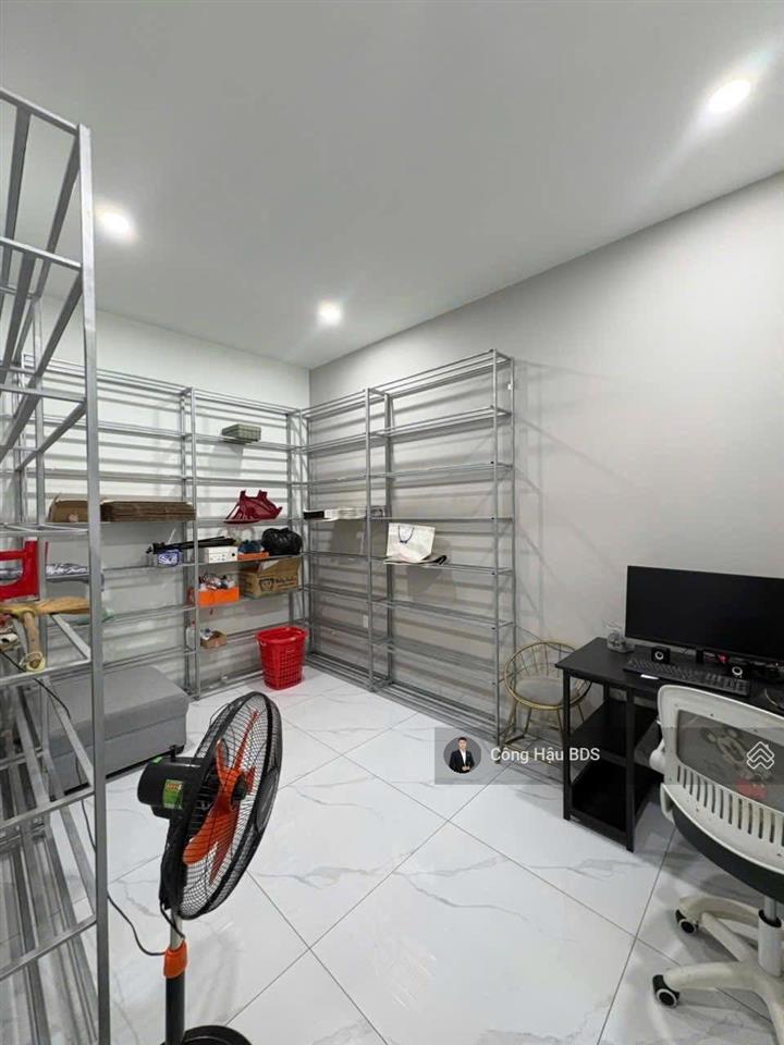 Nhà 2 tầng mới 90%. thiết kế hiện đại. p. đông hoà. dt 100m2 (5x20m). gồm 4pn 4wc. giá 7.3 tỷ tl
