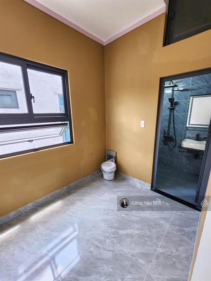 Nhà 3 tầng mới xây. kdc phú mỹ hiệp, dĩ an. dt 60m2 (4x 15m). gồm 4 pn 4wc. giá 5.6 tỷ tl
