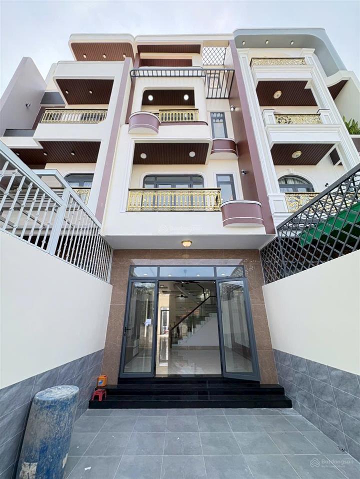 Nhà 3 tầng full nội thất, sổ hoàn công. gần tttm bigc go! dt 118.9m2. đường 6m. giá 7.95 tỷ tl