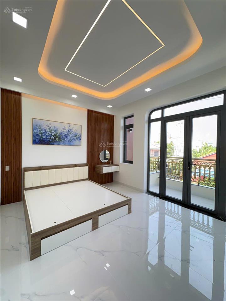 Nhà 3 tầng full nội thất, sổ hoàn công. gần tttm bigc go! dt 118.9m2. đường 6m. giá 7.95 tỷ tl